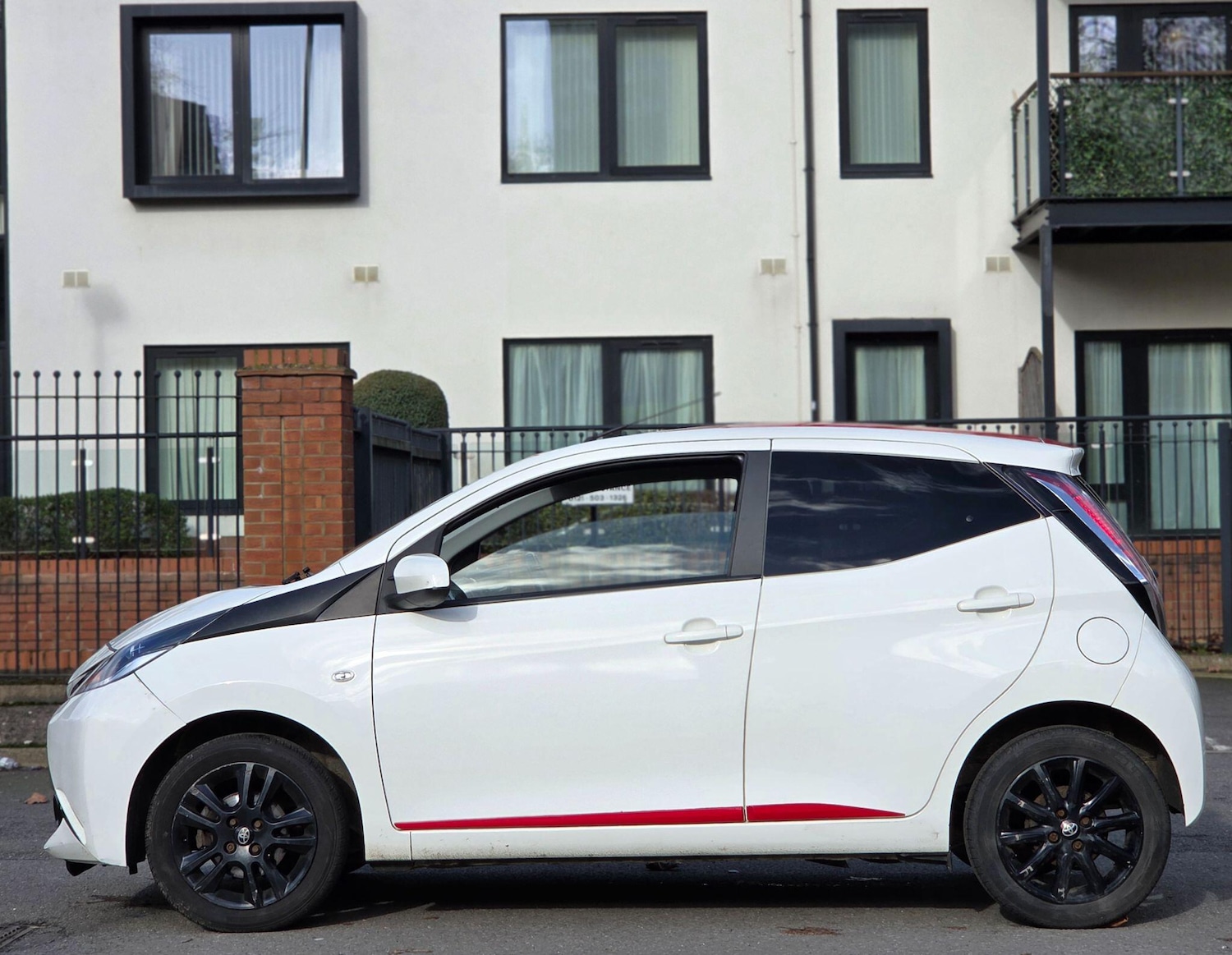 Used Toyota AYGO 2017 for sale - 77637594: Photo 8