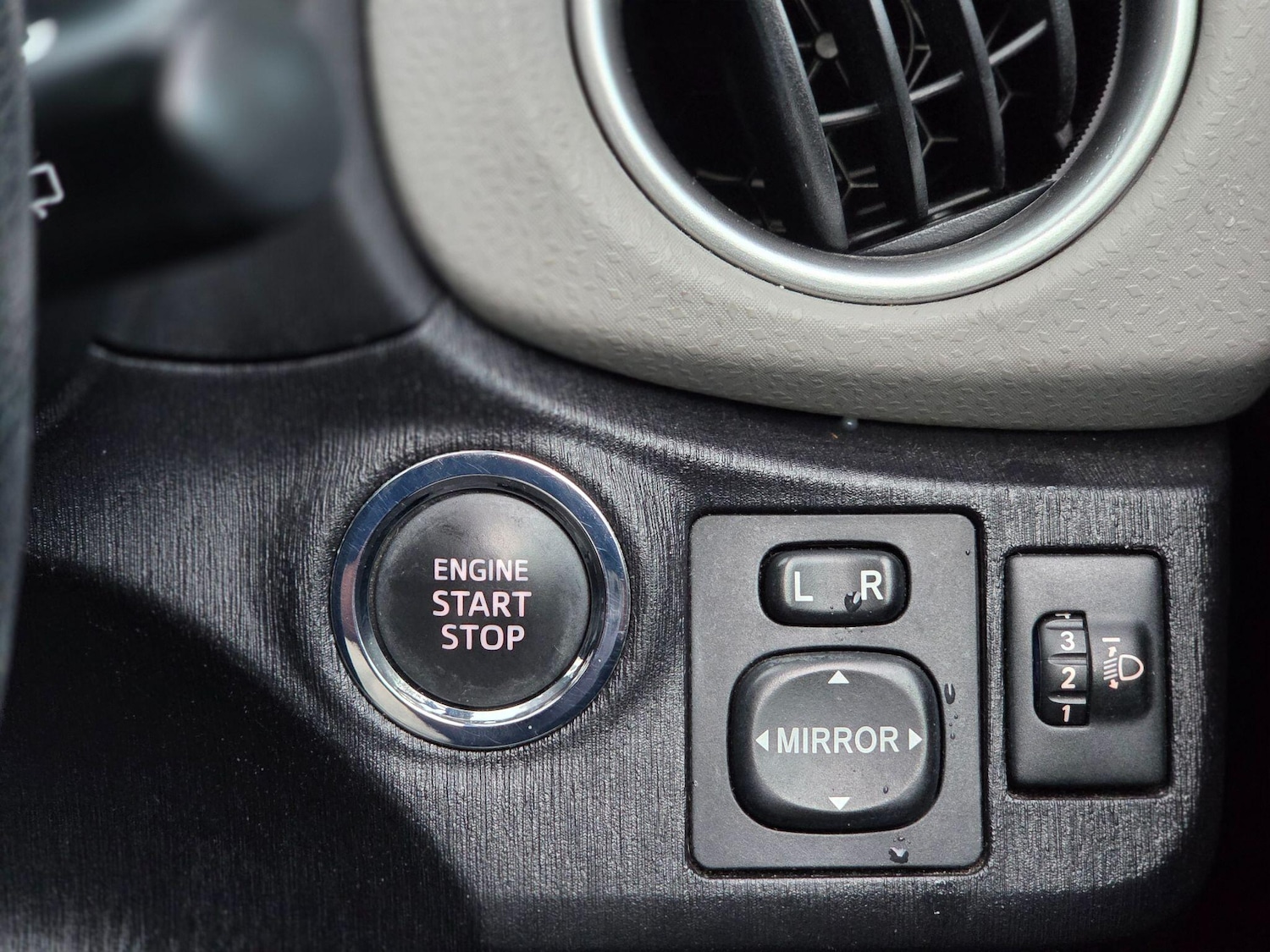 Used Toyota Yaris 2013 for sale - 76993153: Photo 25