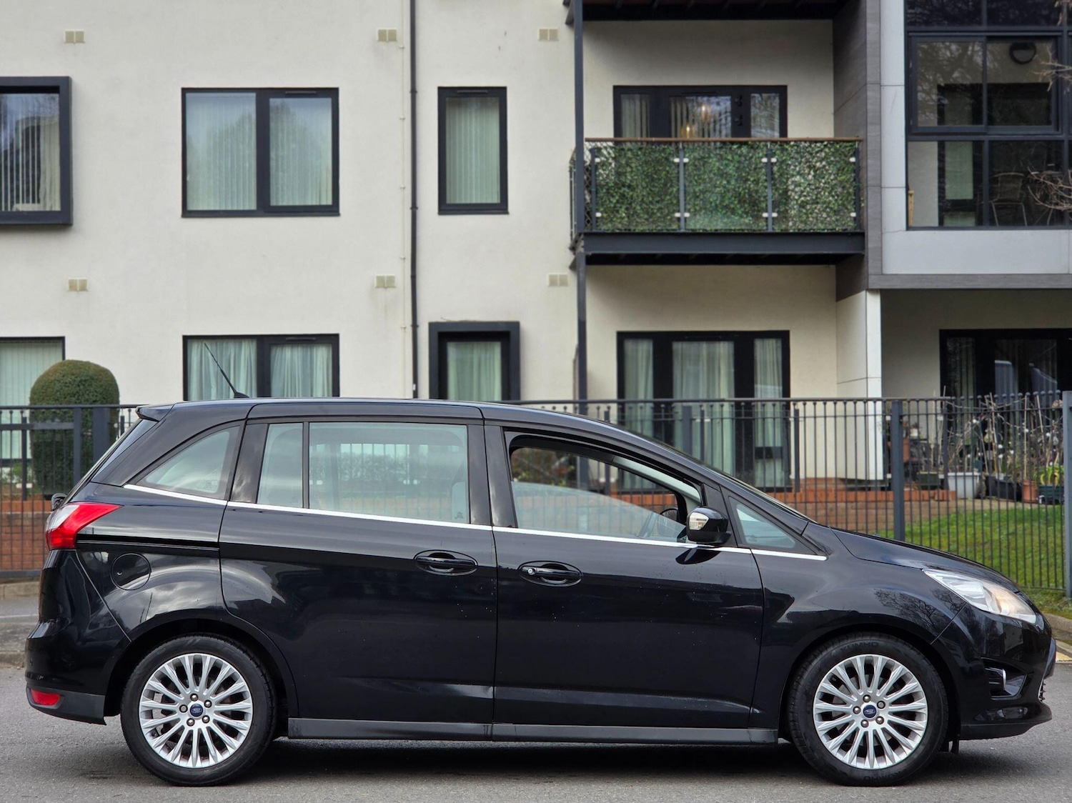 Used Ford Grand C-Max 2014 for sale - 77737919: Photo 6