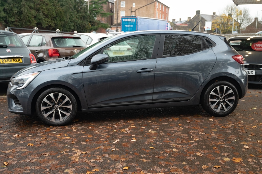 Used Renault Clio 2021 for sale - 76983569: Photo 4