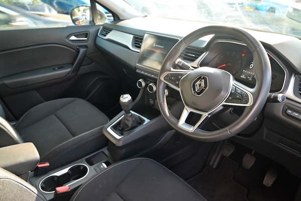 Used Renault Captur 2020 for sale - 76070555: Photo 2