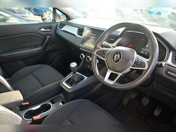 Used Renault Captur 2020 for sale - 76070555: Photo 2