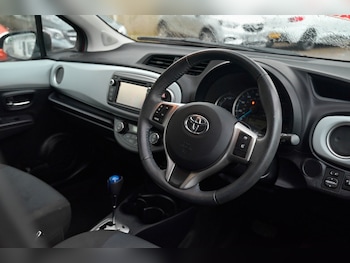 Used Toyota Yaris 2013 for sale - 76465492: Photo