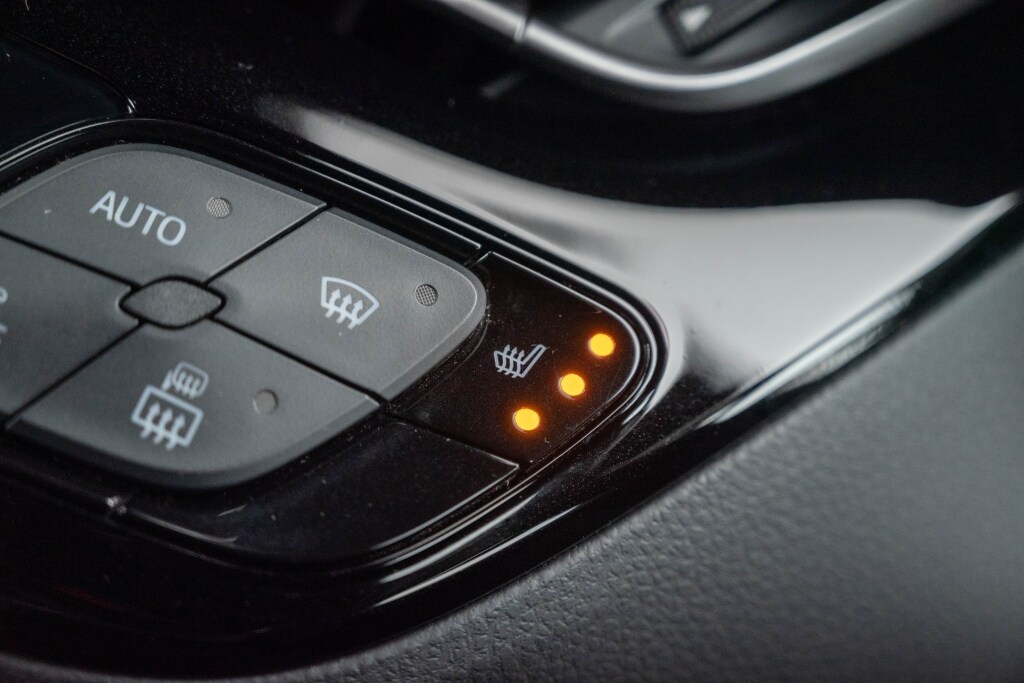 Used Toyota C-HR 2019 for sale - 77208799: Photo 2