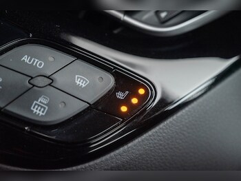 Used Toyota C-HR 2019 for sale - 77208799: Photo