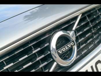 Used Volvo V40 2019 for sale - 75413262: Photo