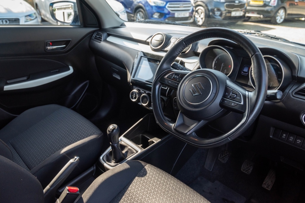 Used Suzuki Swift 2017 for sale - 77933645: Photo 2