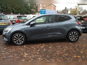 Used Renault Clio 2021 for sale - 76578442: Photo