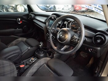 Used MINI Hatch 2019 for sale - 76817470: Photo