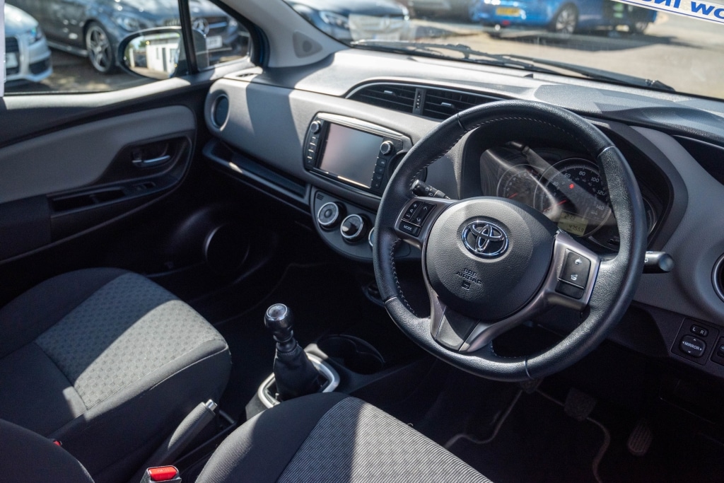 Used Toyota Yaris 2015 for sale - 78151776: Photo 2