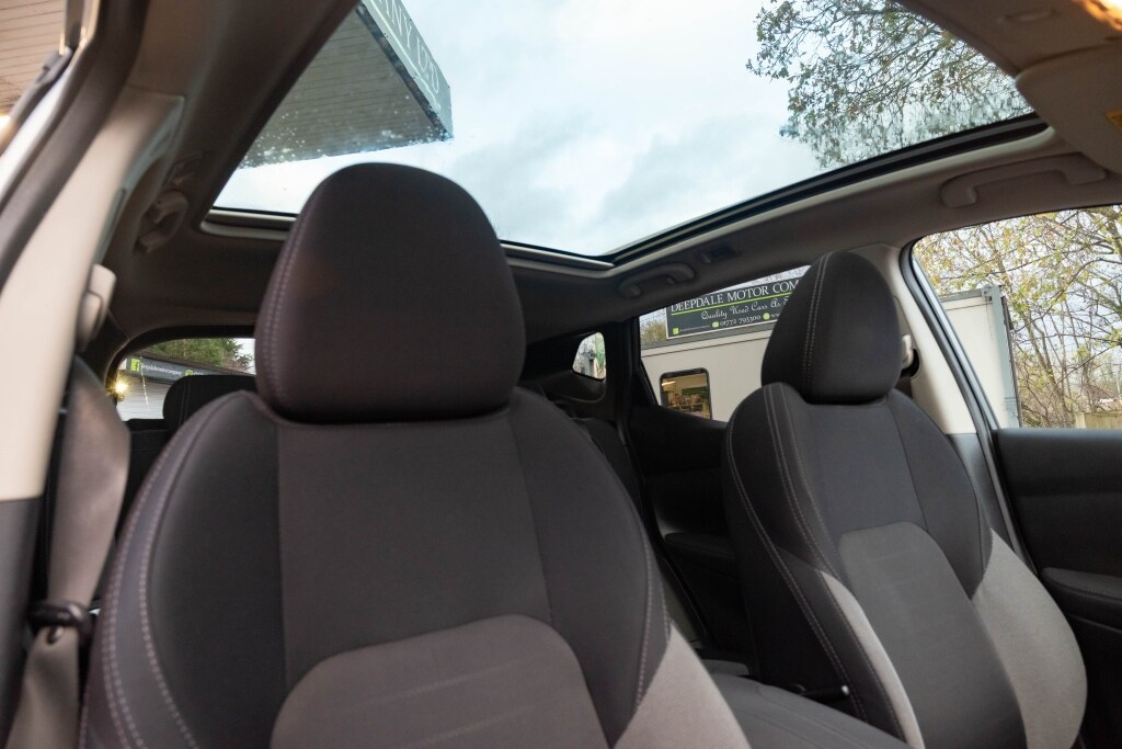 Used Nissan Qashqai 2017 for sale - 76682708: Photo 2