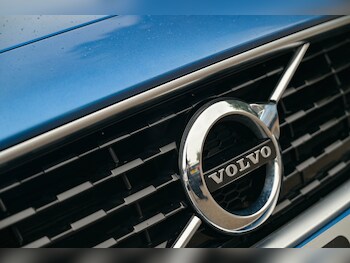 Used Volvo V40 2019 for sale - 75909196: Photo