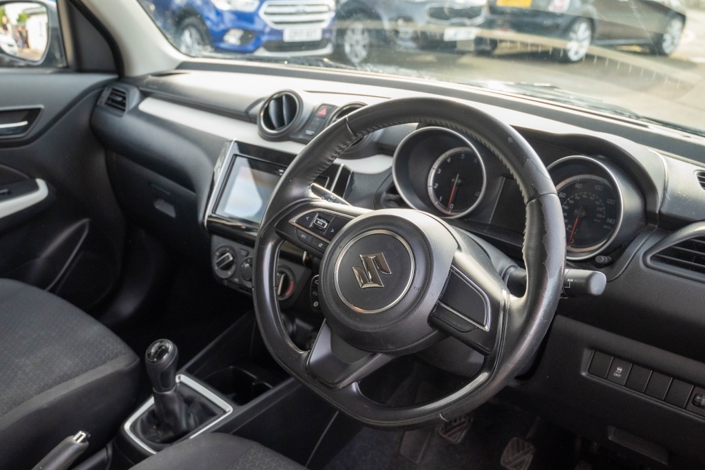 Used Suzuki Swift 2017 for sale - 77964703: Photo 2