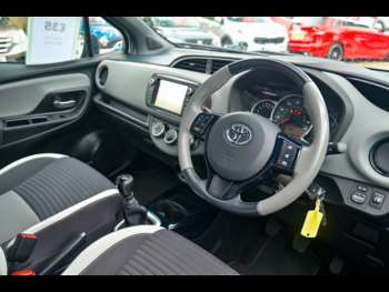Used Toyota Yaris 2017 for sale - 75055337: Photo