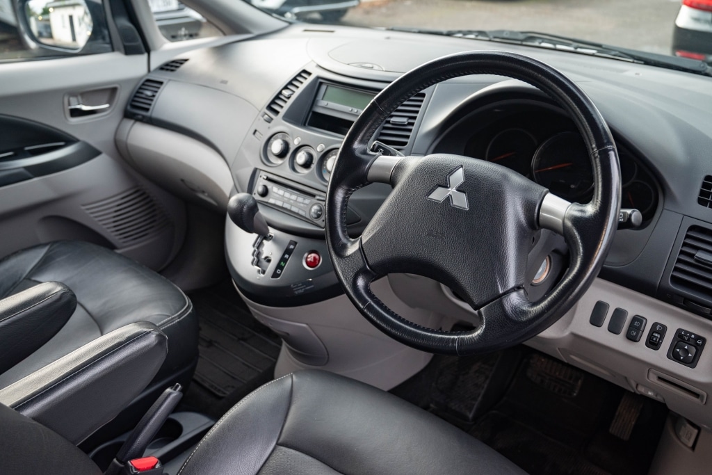 Used Mitsubishi Grandis 2009 for sale - 77196756: Photo 4