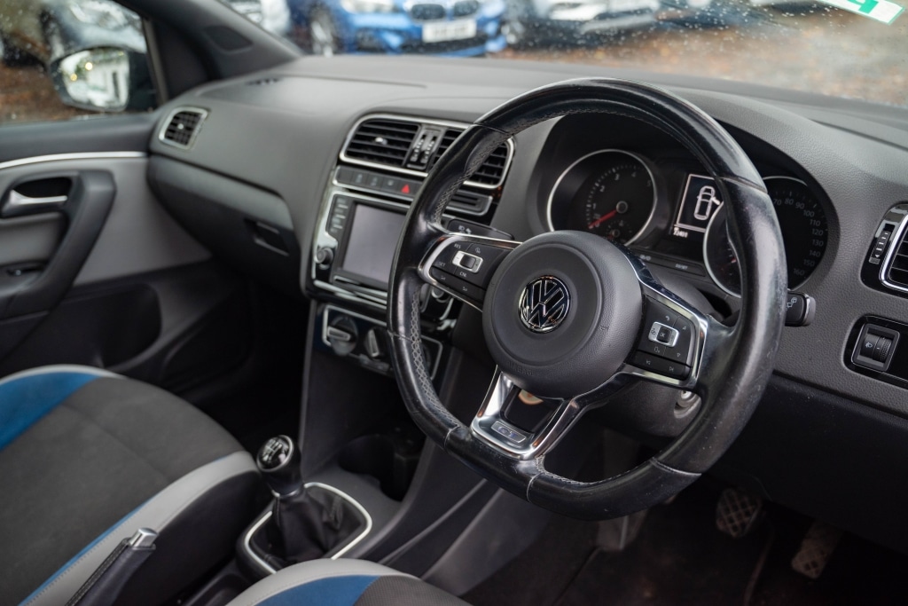 Used Volkswagen Polo 2015 for sale - 76578441: Photo 2