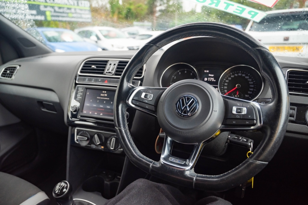 Used Volkswagen Polo 2015 for sale - 76578441: Photo 24