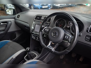 Used Volkswagen Polo 2015 for sale - 76578441: Photo