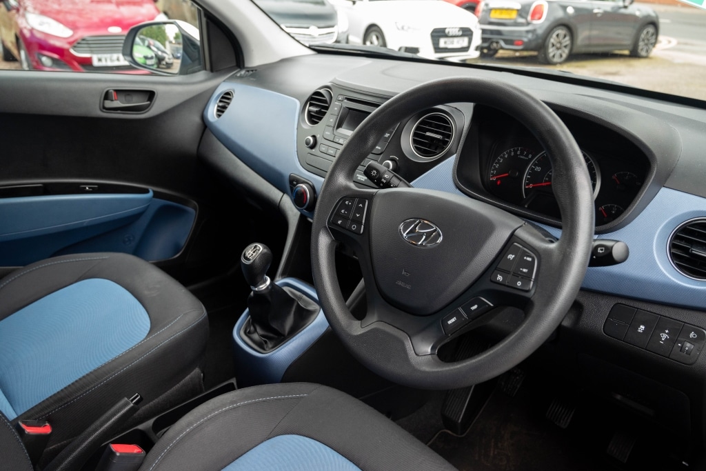 Used Hyundai i10 2015 for sale - 77818669: Photo 2