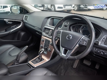 Used Volvo V40 2018 for sale - 78467672: Photo