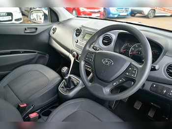 Used Hyundai i10 2018 for sale - 75594431: Photo