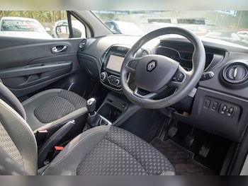 Used Renault Captur 2018 for sale - 77964700: Photo