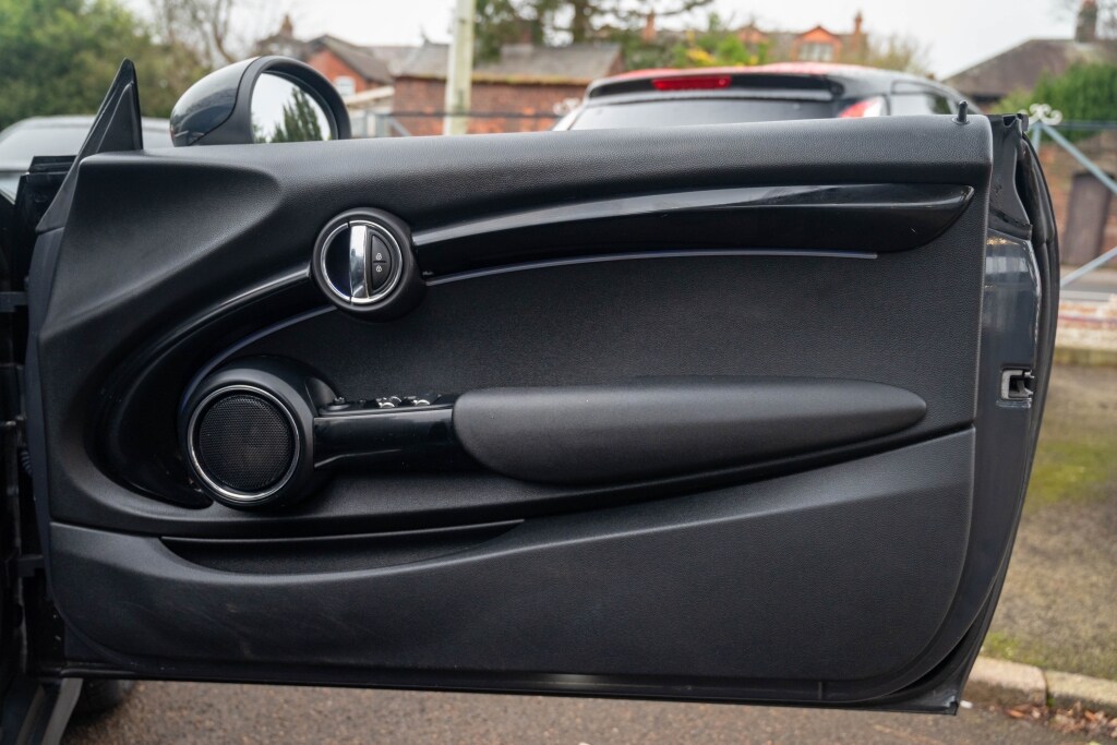 Used MINI Convertible 2019 for sale - 77423704: Photo 17