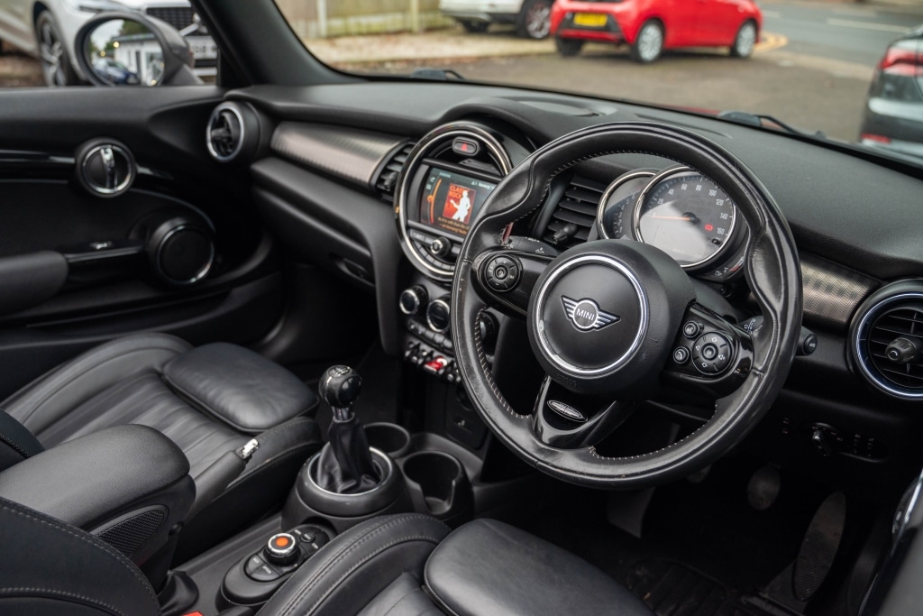 Used MINI Convertible 2019 for sale - 77423704: Photo 2