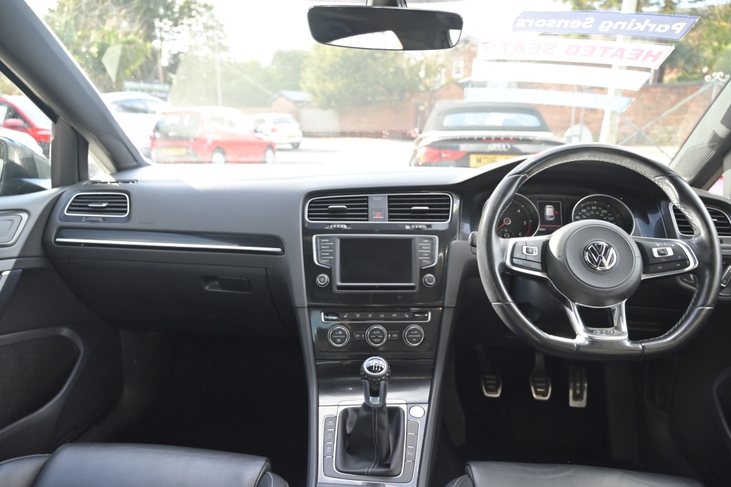 Used Volkswagen Golf 2016 for sale - 77652424: Photo 15