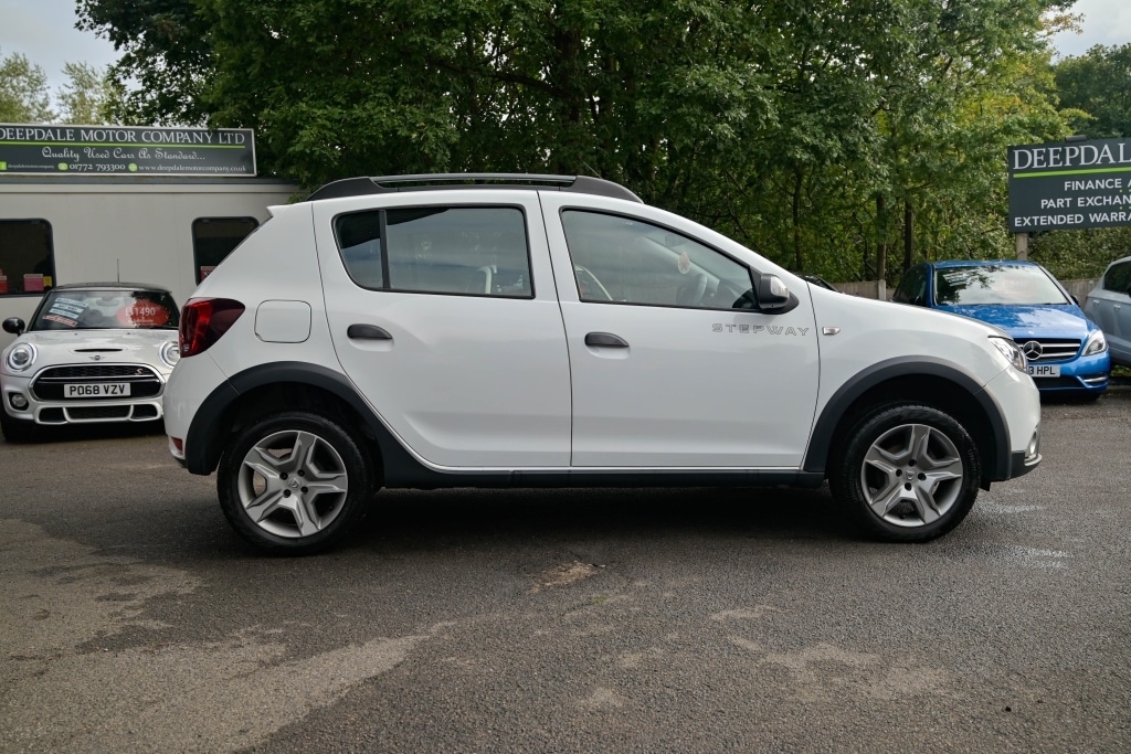 Used Dacia Sandero Stepway 2018 for sale - 75996597: Photo 10