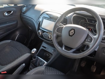 Used Renault Captur 2018 for sale - 77745227: Photo