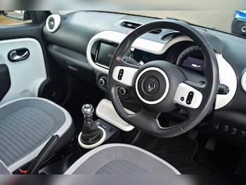 Used Renault Twingo 2017 for sale - 76041510: Photo