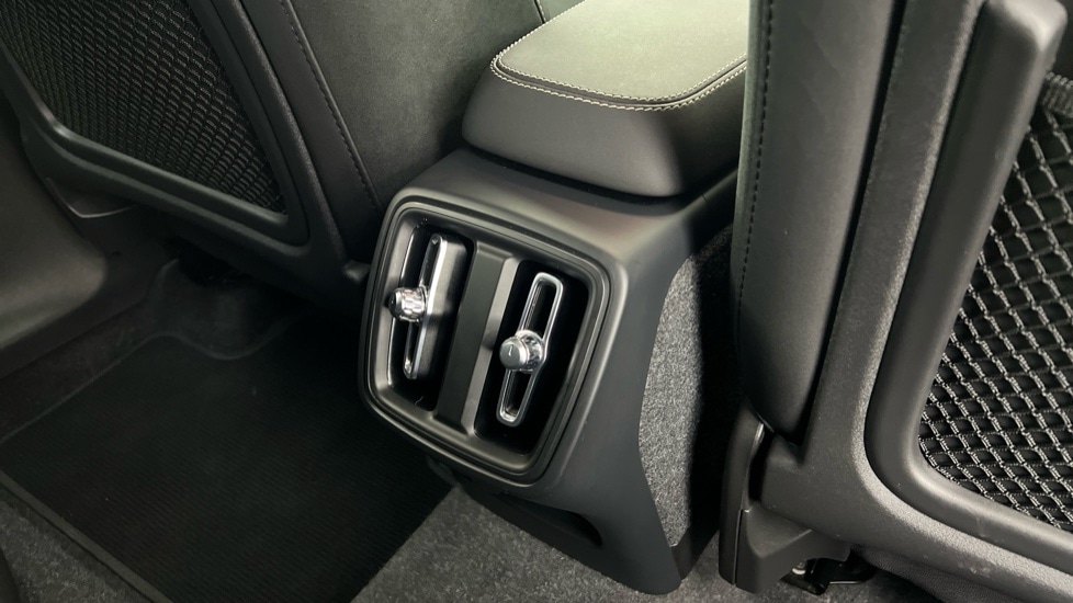 Used Volvo XC40 2024 for sale - 76999514: Photo 40