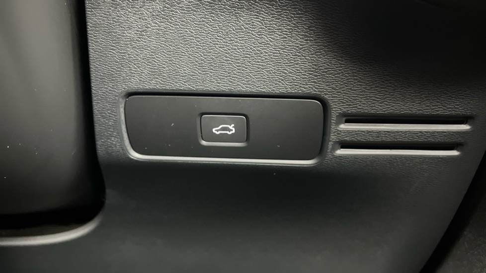 Used Volvo XC40 2024 for sale - 76999514: Photo 54