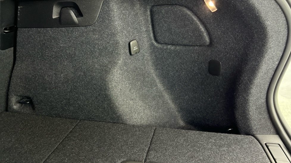 Used Volvo XC40 2024 for sale - 76999514: Photo 57