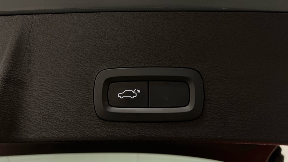 Used Volvo XC40 2020 for sale - 77261530: Photo 33