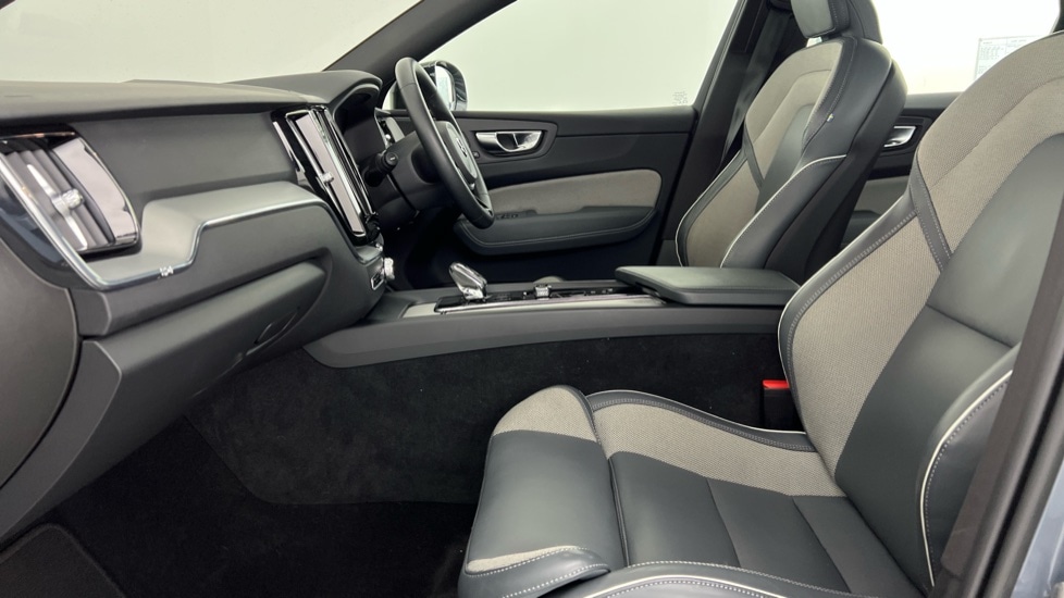 Used Volvo XC60 2023 for sale - 78172544: Photo 60