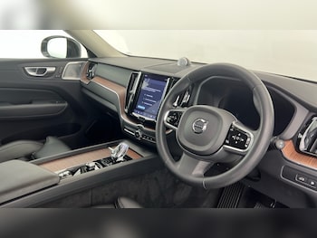 Used Volvo XC60 2024 for sale - 79472449: Photo