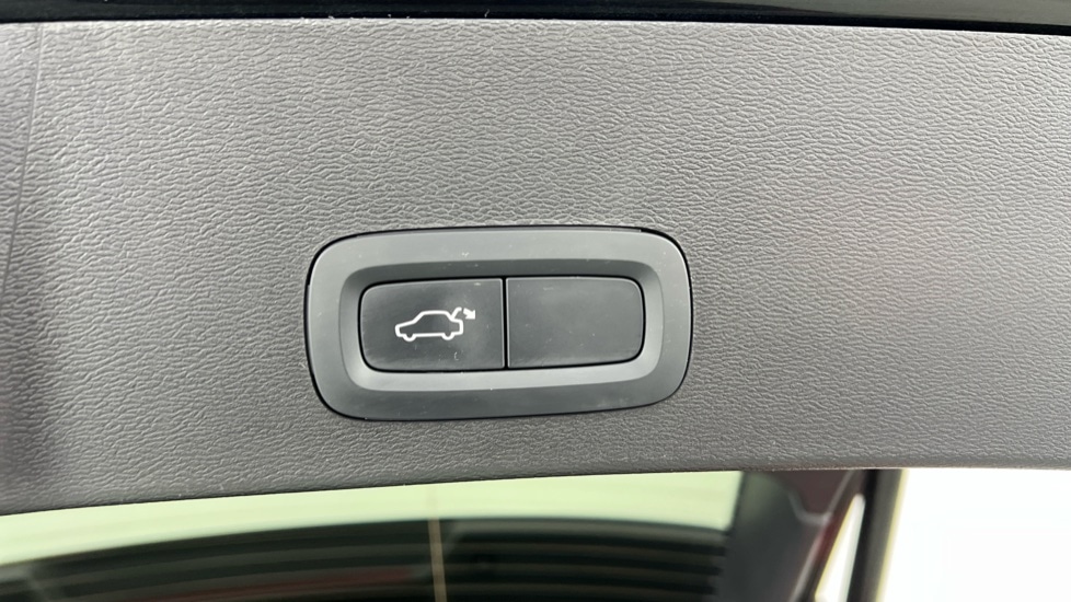 Used Volvo XC40 2021 for sale - 76091999: Photo 35