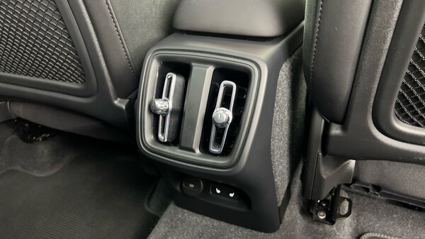 Used Volvo XC40 2024 for sale - 75558628: Photo 28