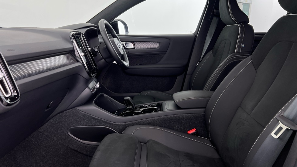 Used Volvo XC40 2024 for sale - 75558628: Photo 60