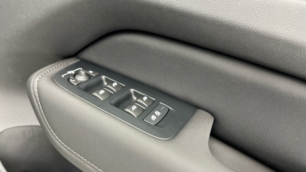 Used Volvo XC60 2025 for sale - 77755678: Photo 24