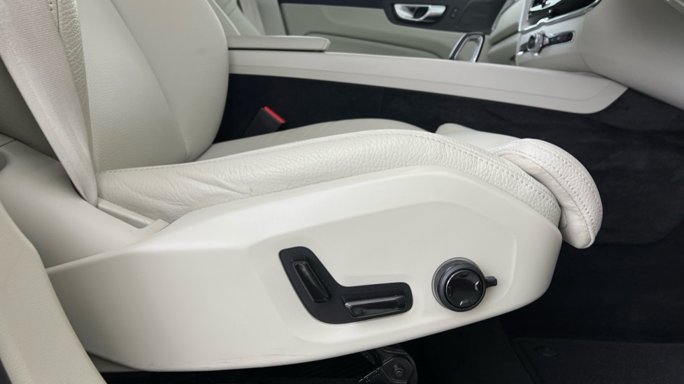 Used Volvo XC60 2023 for sale - 76540143: Photo 30