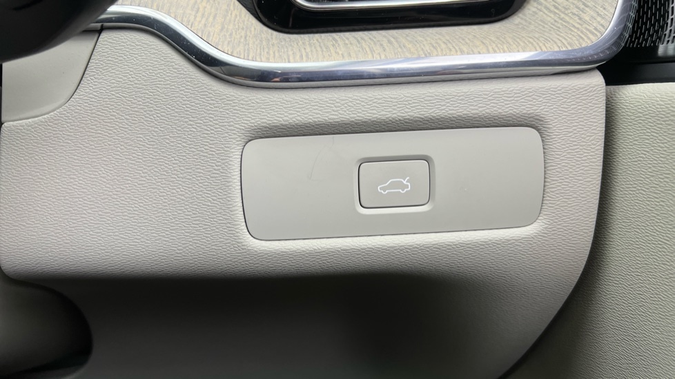 Used Volvo XC60 2023 for sale - 76540143: Photo 51