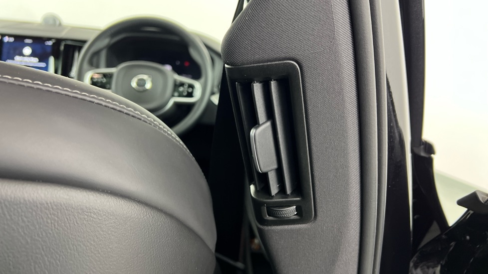 Used Volvo XC60 2025 for sale - 78158629: Photo 40