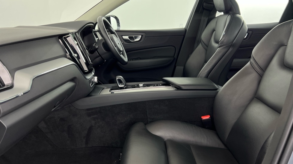 Used Volvo XC60 2023 for sale - 77244666: Photo 60