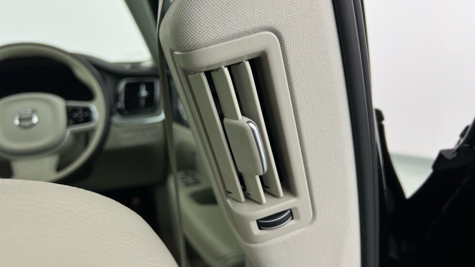 Used Volvo XC60 2025 for sale - 77552278: Photo 39