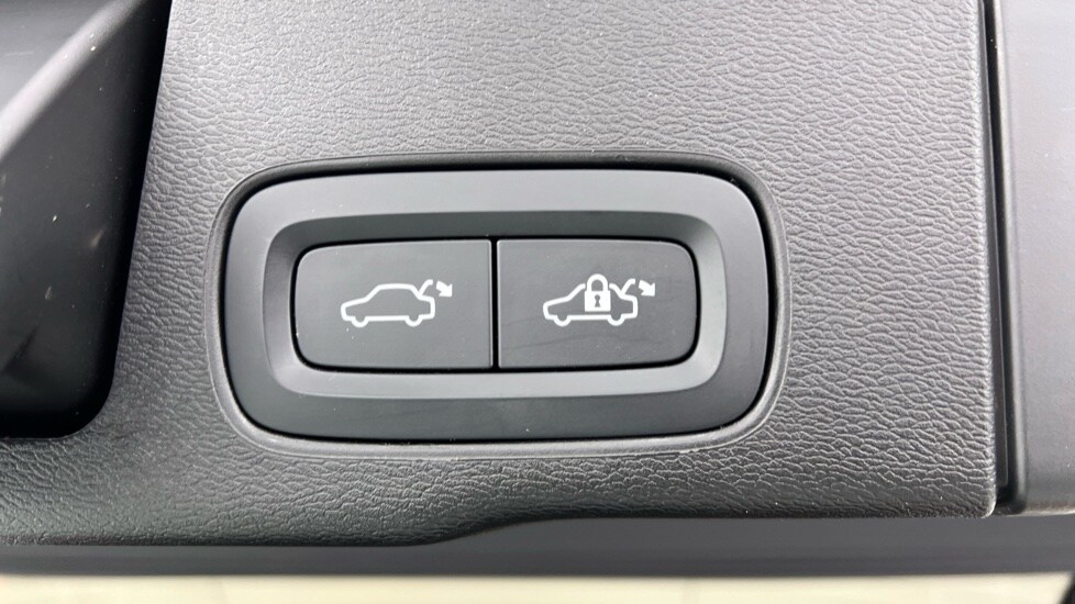 Used Volvo XC60 2023 for sale - 77826514: Photo 35