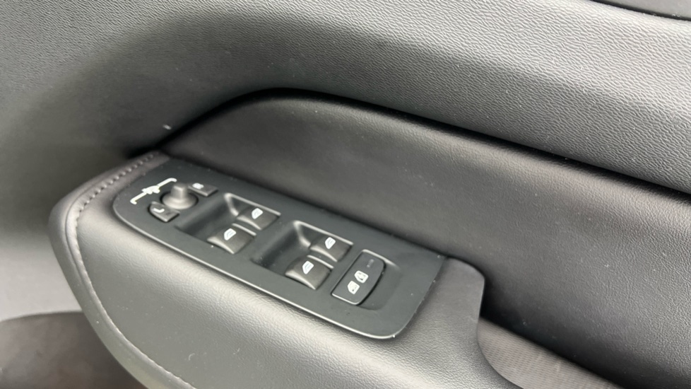 Used Volvo XC60 2022 for sale - 76851260: Photo 24