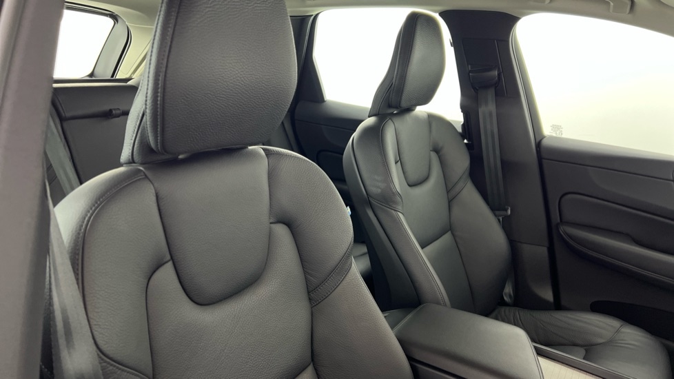 Used Volvo XC60 2022 for sale - 76851260: Photo 31